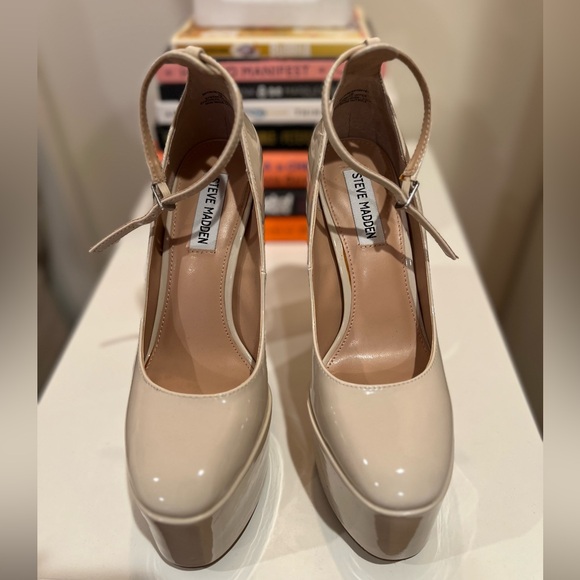 Steve Madden Skyrise Platform Pump size 7.